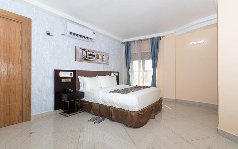 Hotel Le Figaro Douala Exterior photo