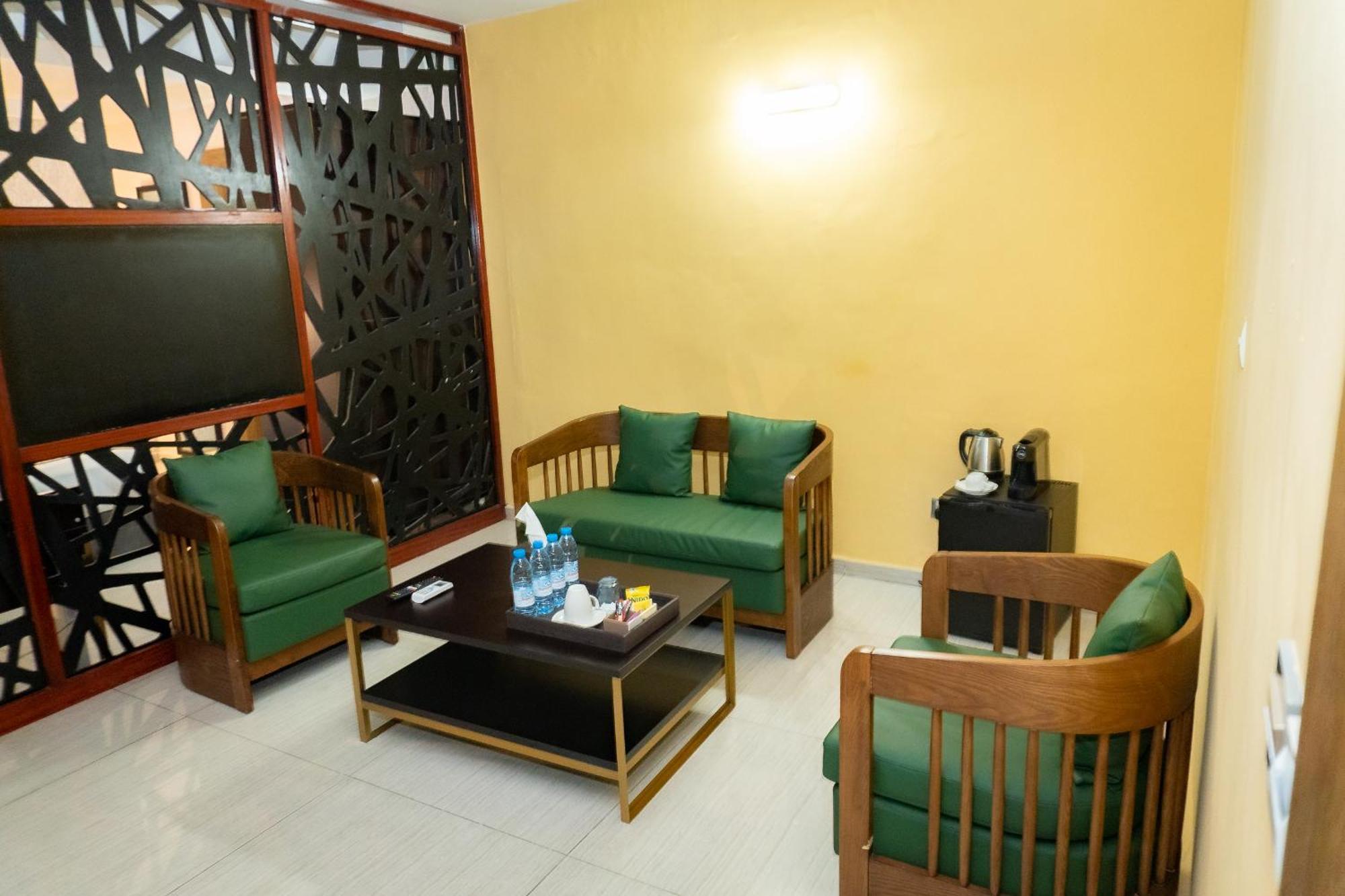 Hotel Le Figaro Douala Exterior photo
